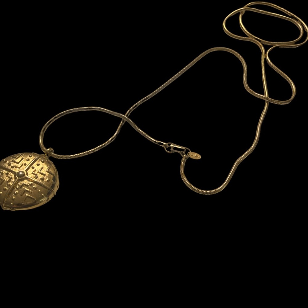 Vintage Estate VENDOME Gold Tone
Long Chain Link Necklace with strange locket - Picture 4 of 5